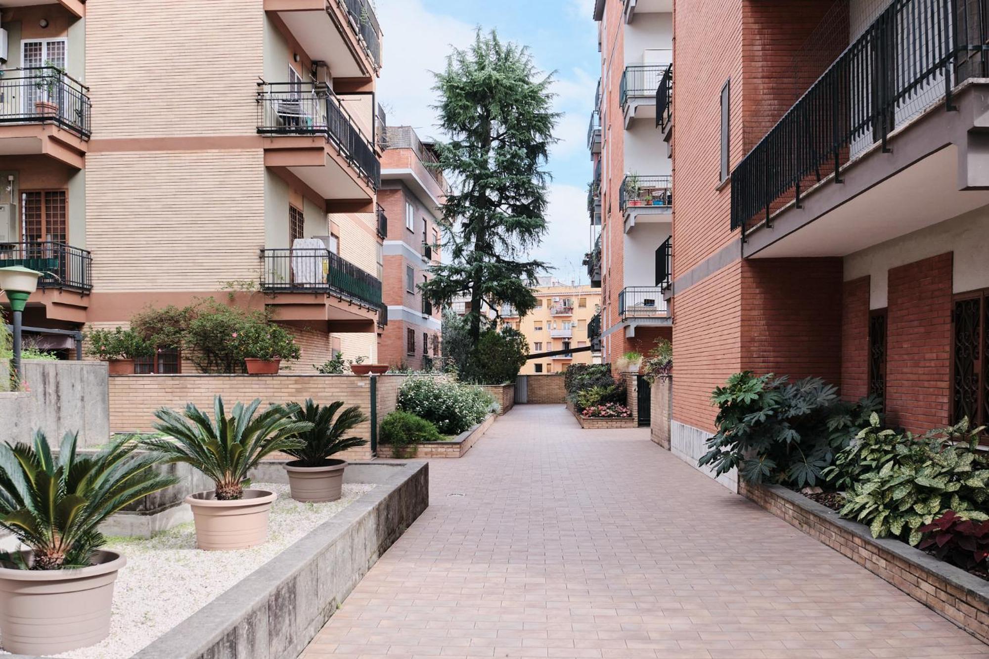 Parcheggio Gratuito, Wi-Fi -Netflix & Ac Apartment Rome Luaran gambar